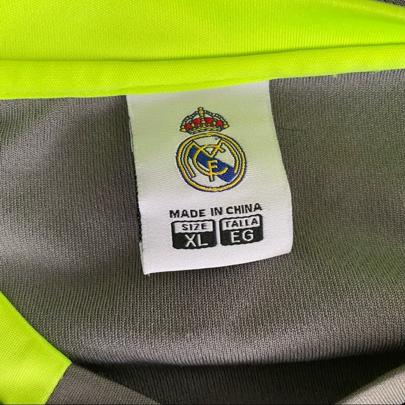 Real Madrid Shirt - Picture 4 of 8